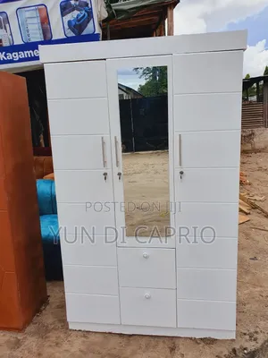Kabati Milango Mitatu