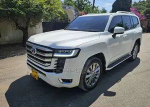 Toyota Land Cruiser 2022 White