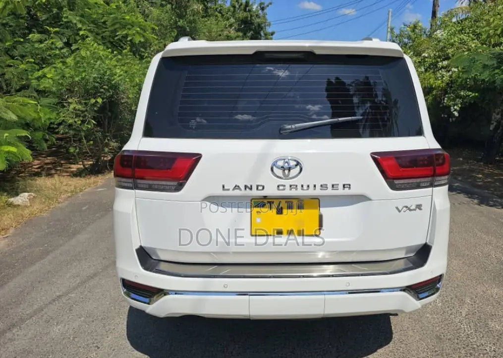Toyota Land Cruiser 2022 White