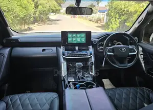Toyota Land Cruiser 2022 White