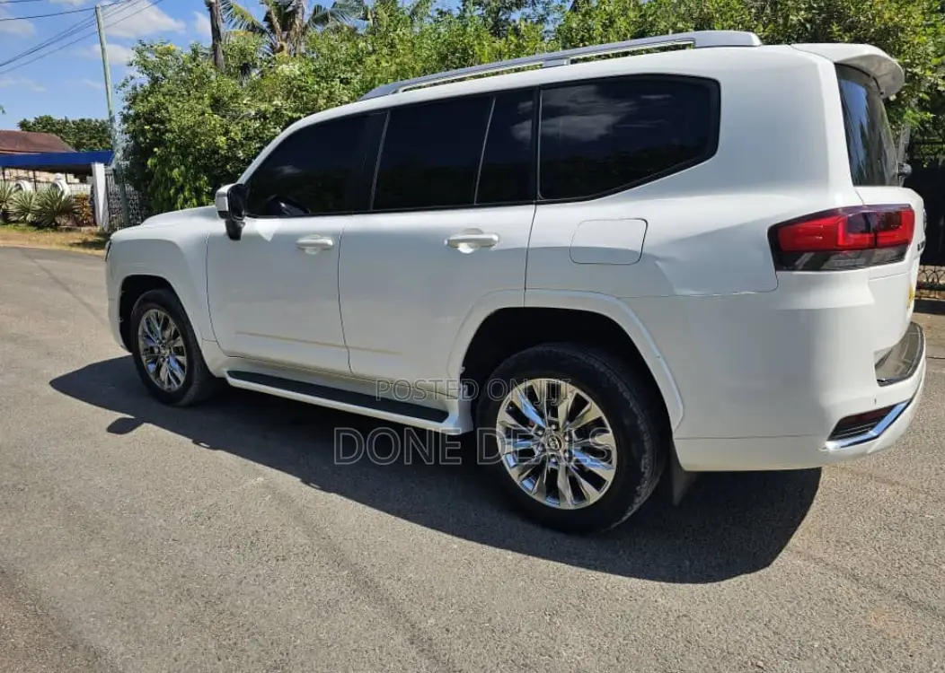 Toyota Land Cruiser 2022 White