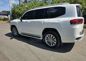 Toyota Land Cruiser 2022 White