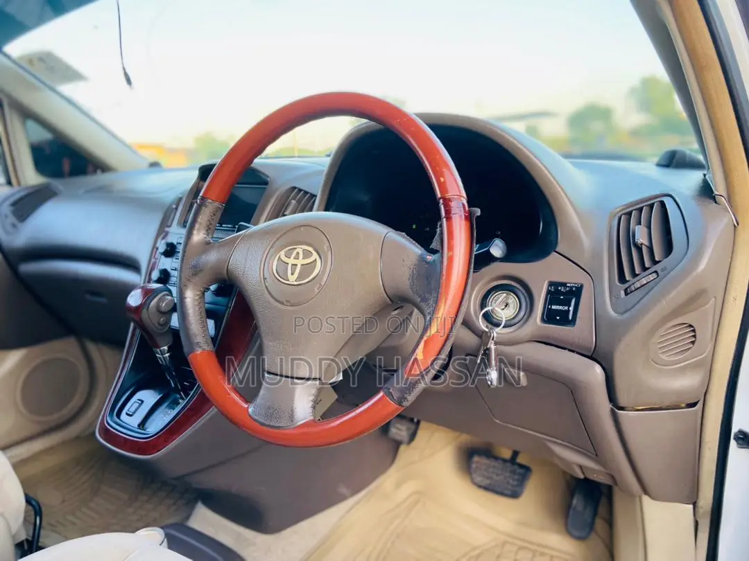 Toyota Harrier 2004 White