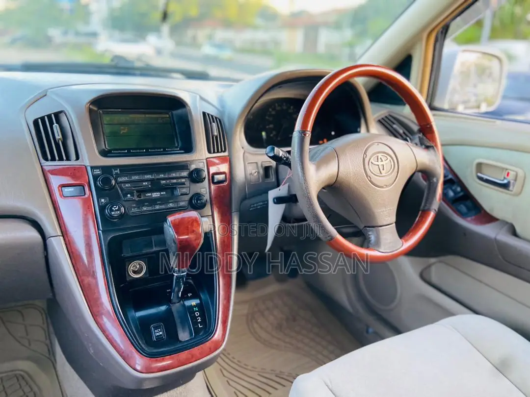 Toyota Harrier 2004 White