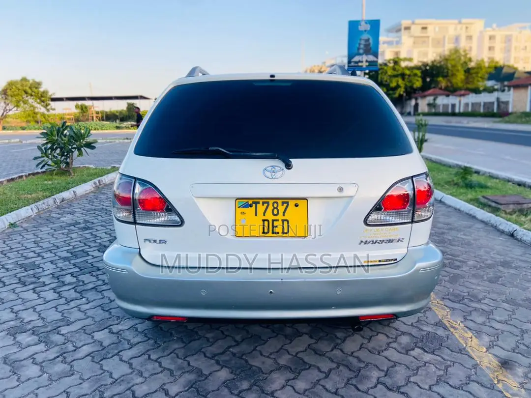 Toyota Harrier 2004 White
