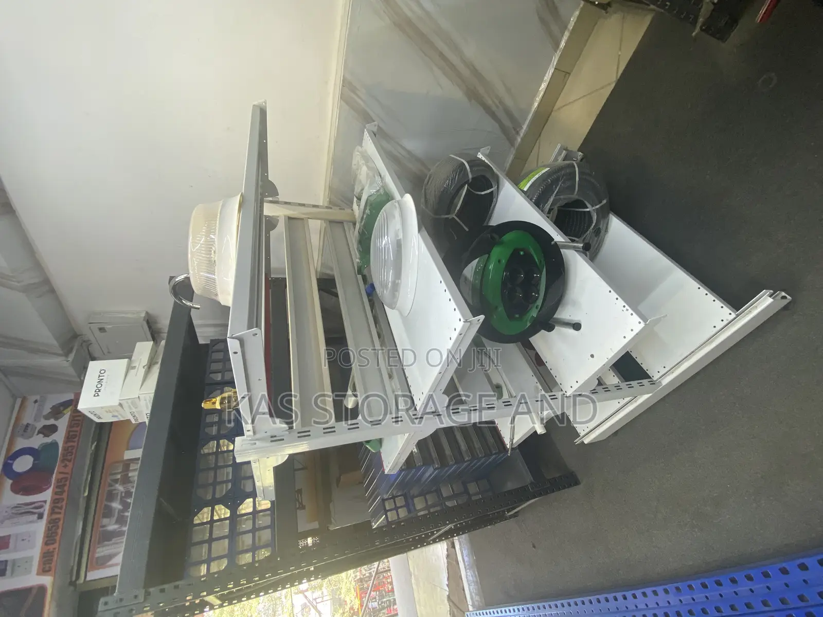 White Double Sided Shelves for Markets and Supermarkets