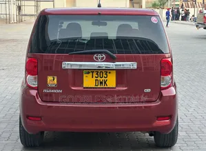 Toyota Corolla Rumion Hatchback 1.5 FWD 2010 Red