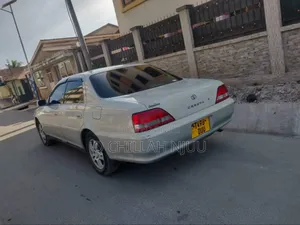 Toyota Cresta 2000 White
