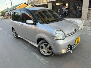 Toyota Sienta 2005 Silver