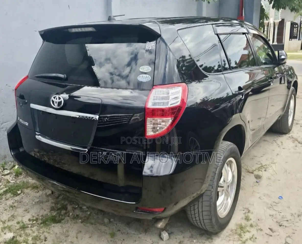 Toyota Vanguard 2010 Black