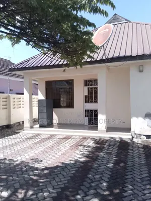 5bdrm House in Mikocheni B for sale