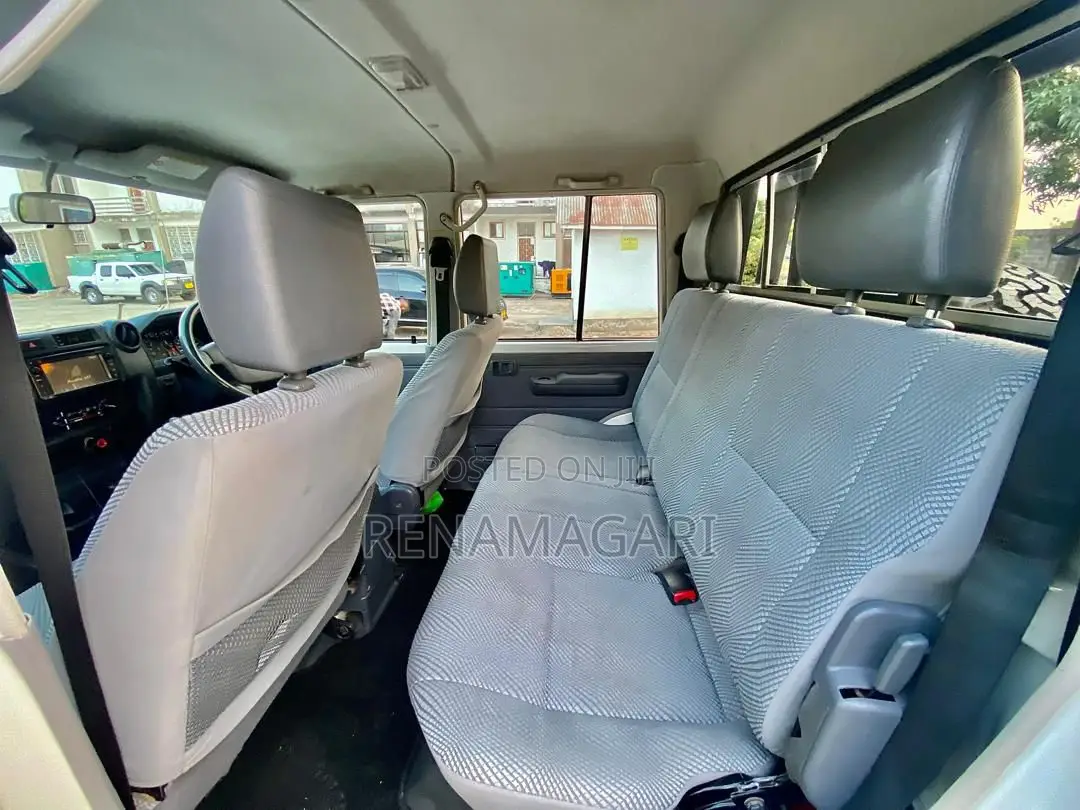 Toyota Land Cruiser 2005 White