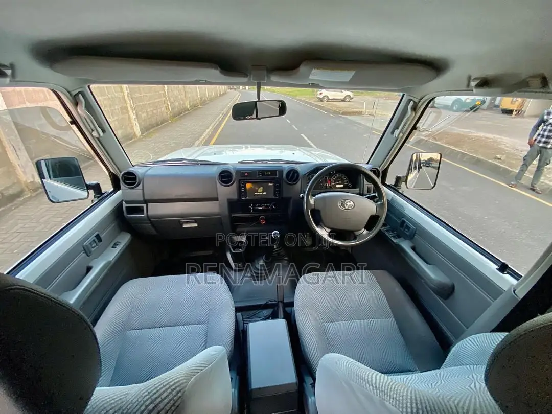 Toyota Land Cruiser 2005 White