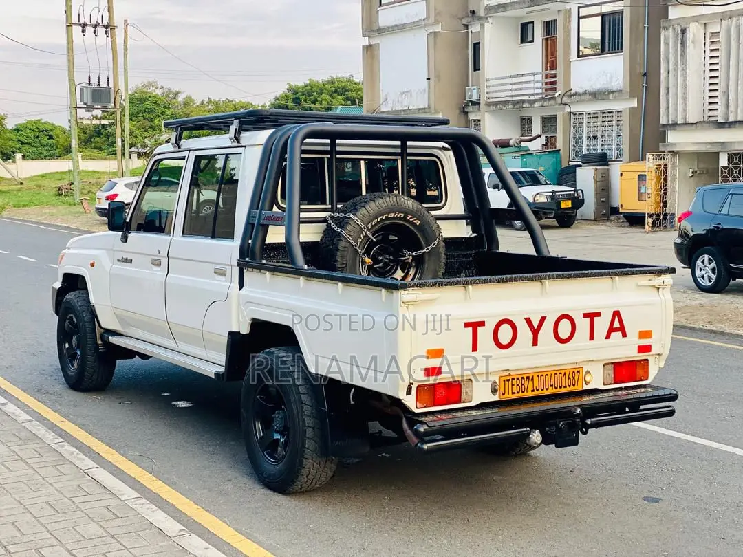 Toyota Land Cruiser 2005 White