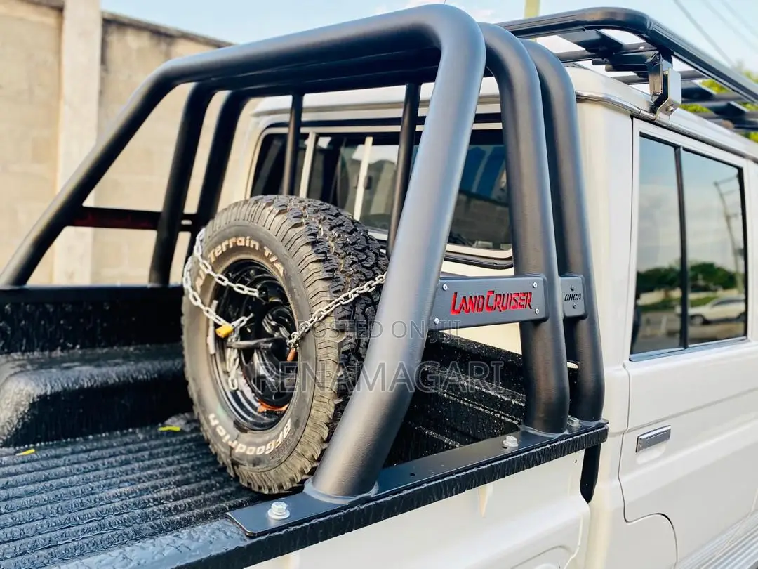 Toyota Land Cruiser 2005 White