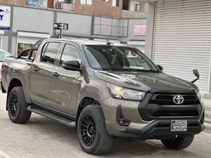Toyota Hilux 2020 Gold
