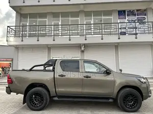 Toyota Hilux 2020 Gold