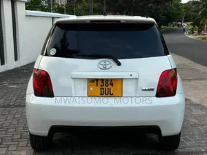 Toyota IST 2005 Off white