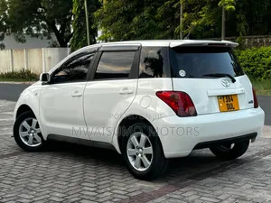 Toyota IST 2005 Off white