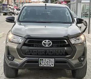 Photo - Toyota Hilux 2021 Brown