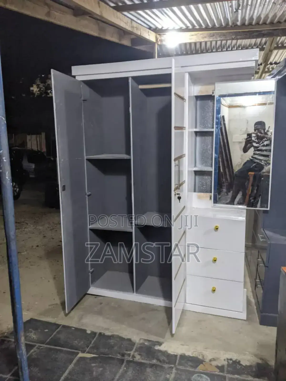 Kabati La Nguo Kioo Cha Kuslide