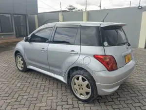 Toyota IST 2004 Silver