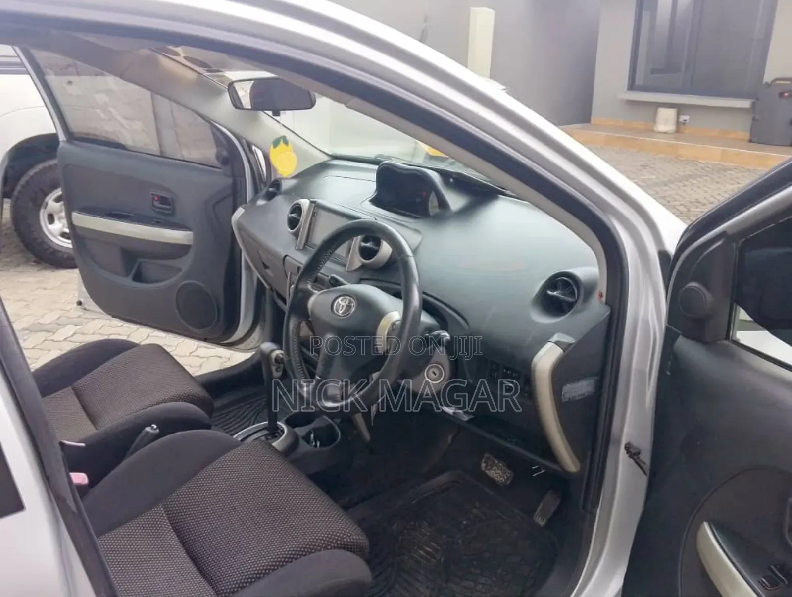 Toyota IST 2004 Silver