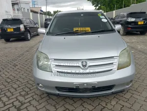 Toyota IST 2004 Silver