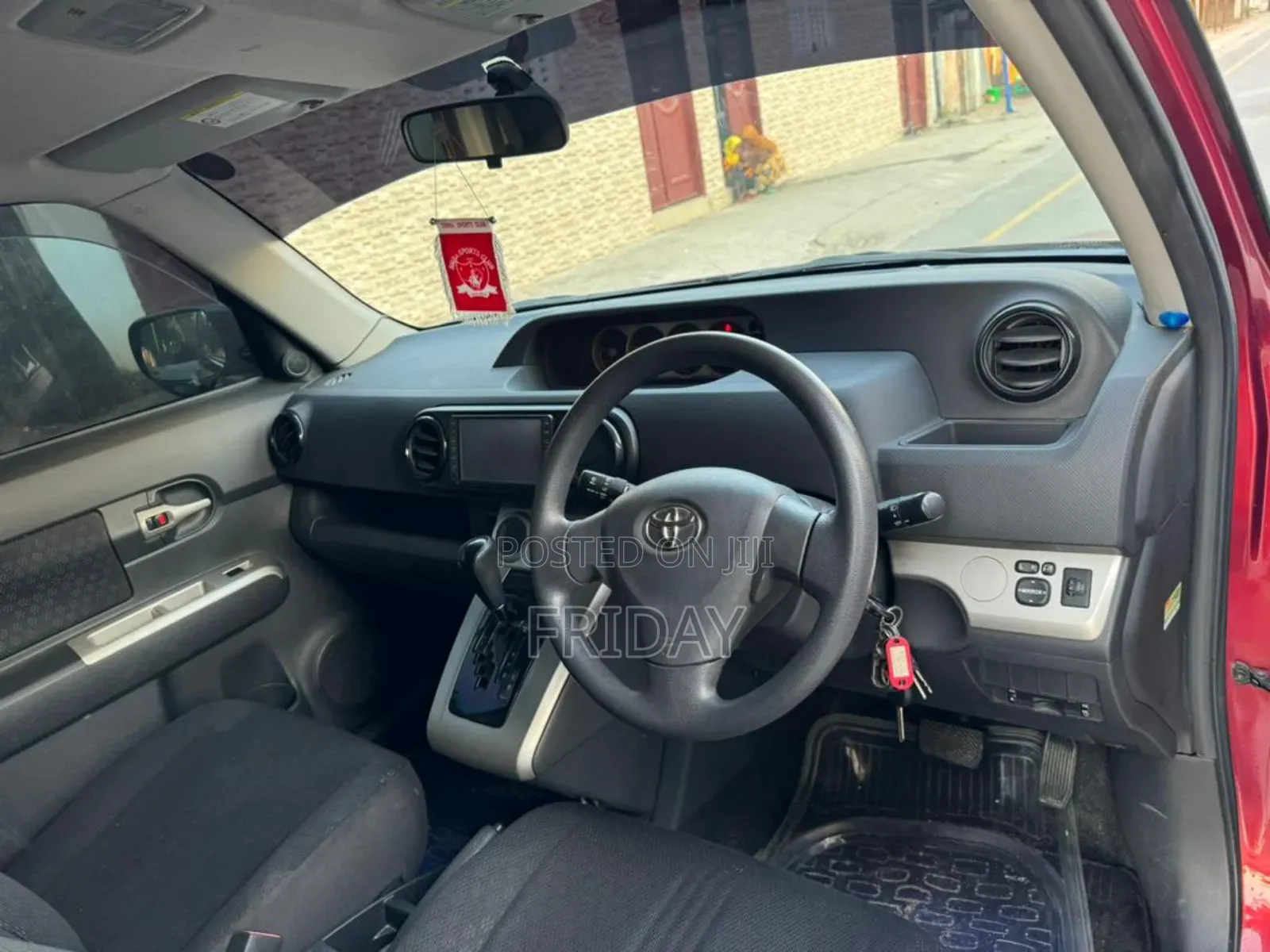 Toyota Corolla Rumion 2011 Red