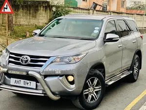 Toyota Fortuner 2016 Silver