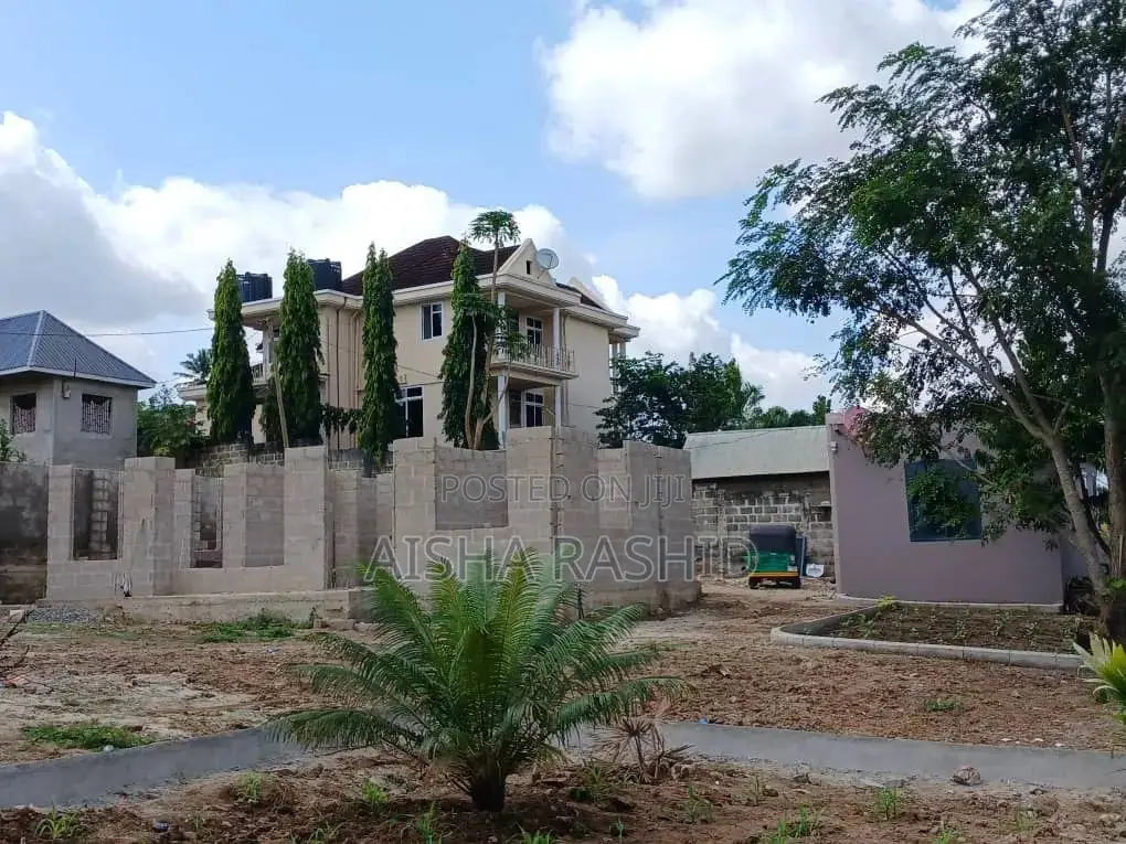 Kiwanja Kizur Kwa Ajili Ya Makazi
