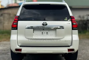 Toyota Land Cruiser Prado 2022 White