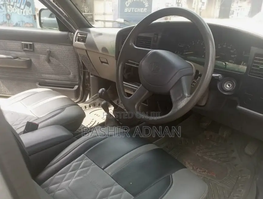 Toyota Hilux 1994 Gray