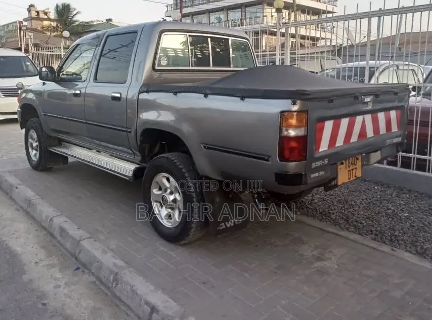 Toyota Hilux 1994 Gray