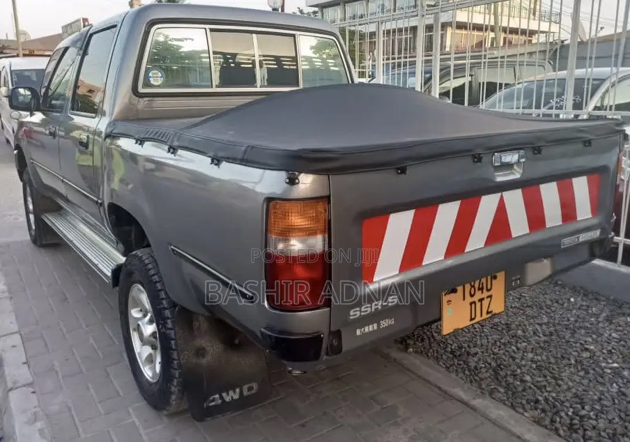 Toyota Hilux 1994 Gray