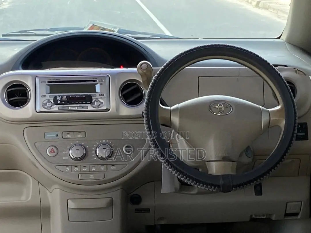 Toyota Porte 1.3 FWD 2004 Silver