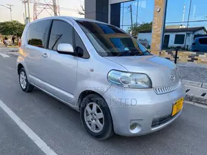 Toyota Porte 1.3 FWD 2004 Silver