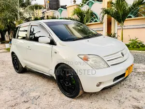 Toyota IST 2004 White