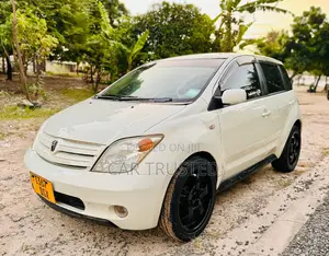 Toyota IST 2004 White