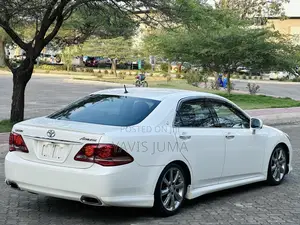 Toyota Crown 2009 White