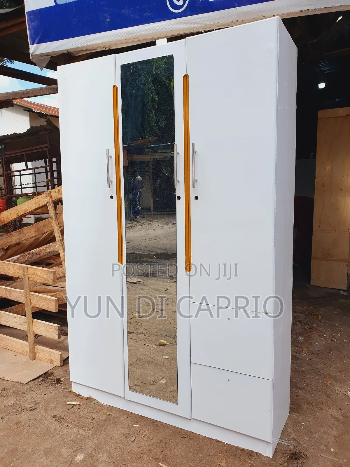 Kabati Milango Mitatu