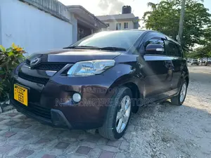 Toyota IST 2010 Purple