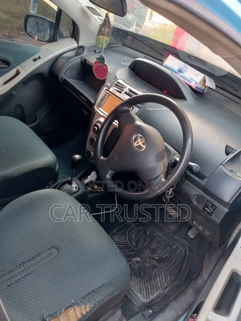 Toyota Vitz 1.0 FWD 5dr 2005 Blue