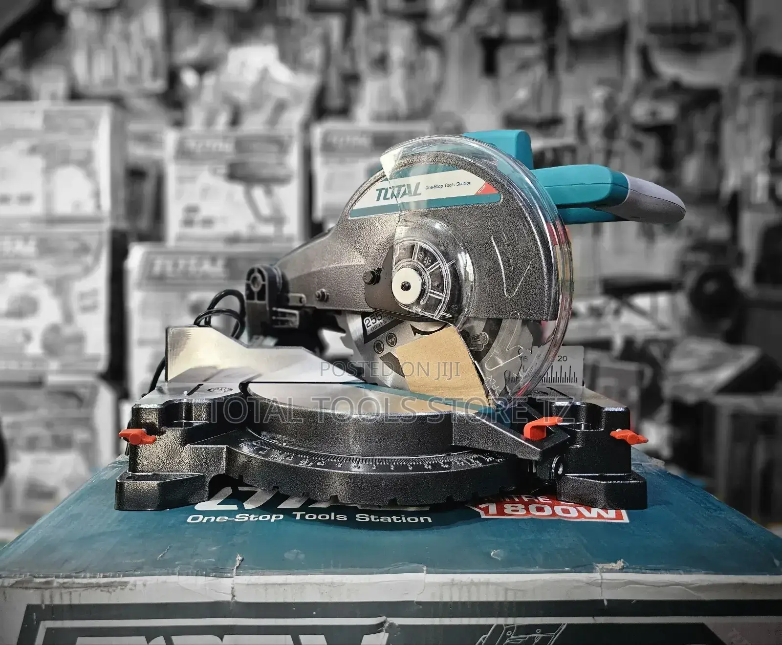 Total Mitre Saw 1800w