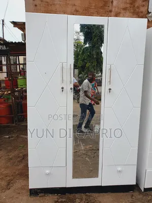 Kabati Milango Mitatu
