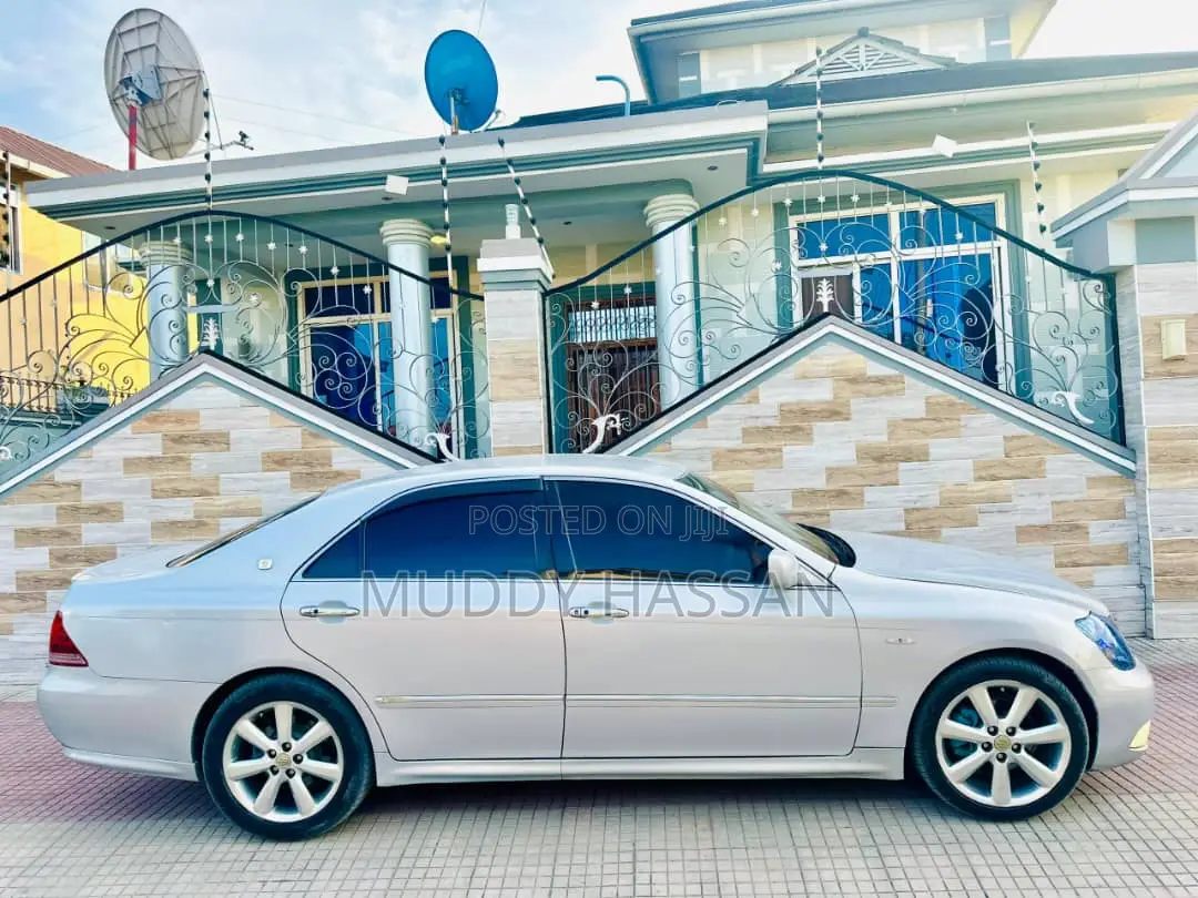 Toyota Crown 2004 Silver