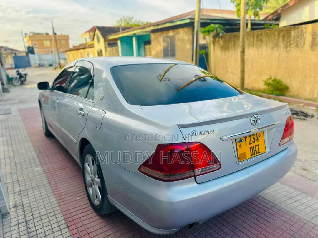 Toyota Crown 2004 Silver