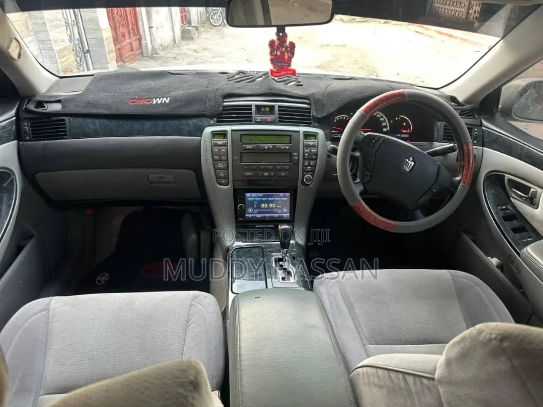 Toyota Crown 2004 Silver