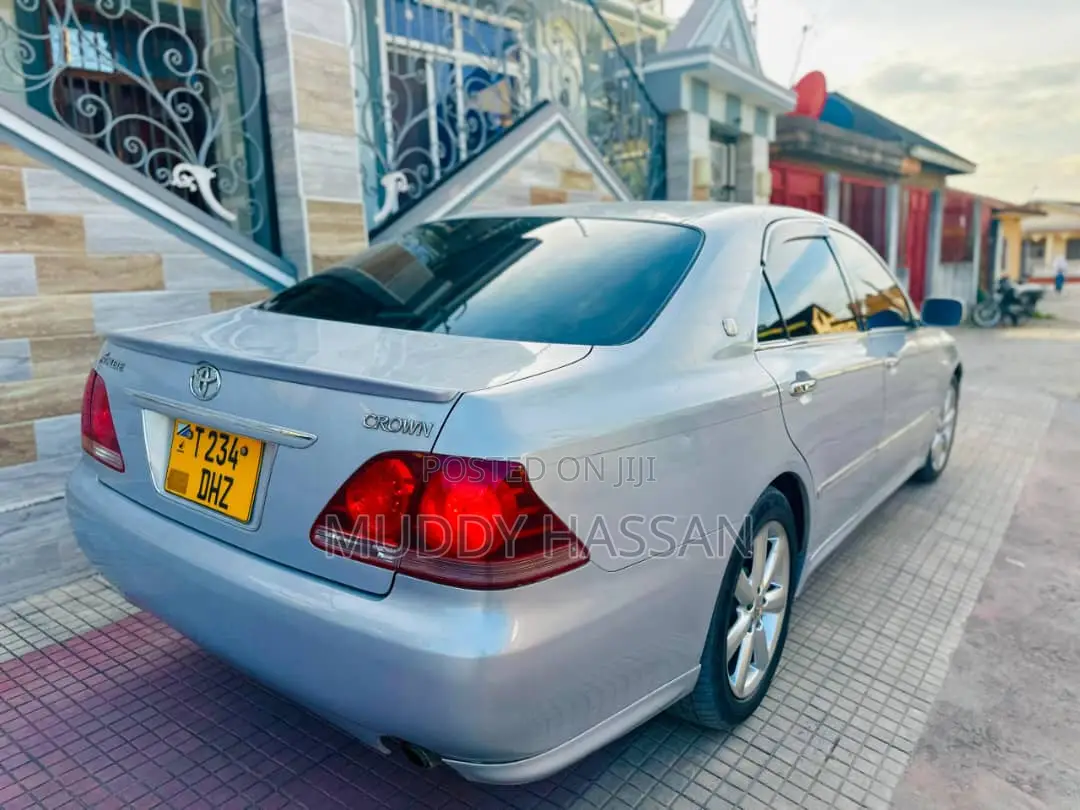 Toyota Crown 2004 Silver