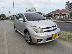 Toyota IST 2007 Silver